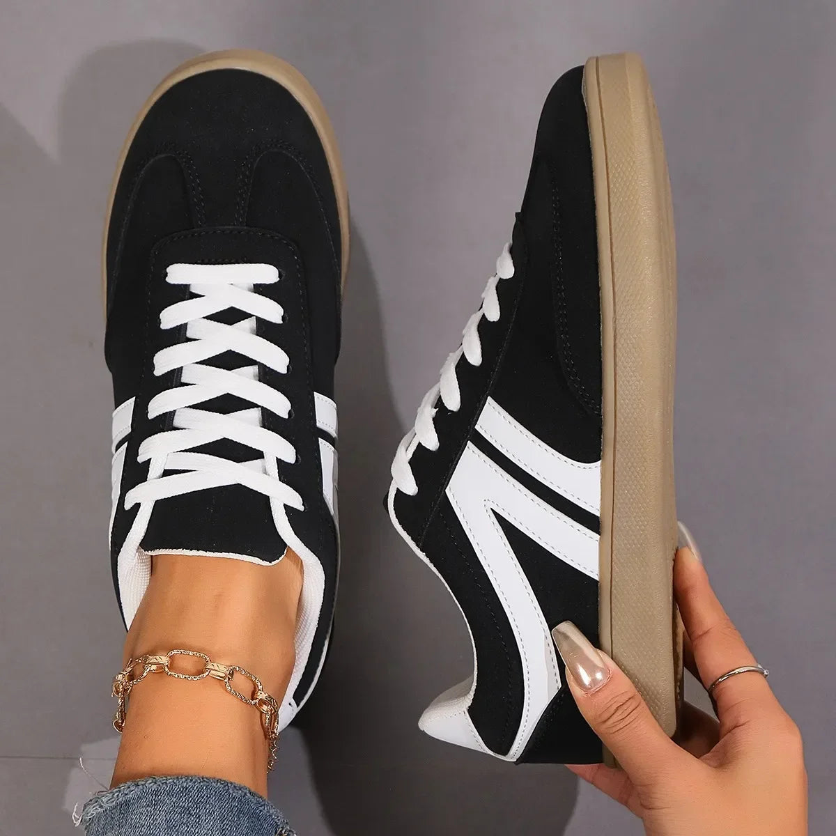 Women Sneakers 2024 Autumn New Luxury Flat Loafers Comfortable Lace-up Soft Female Sneakers Lightweight Outdoor Shoes for Women