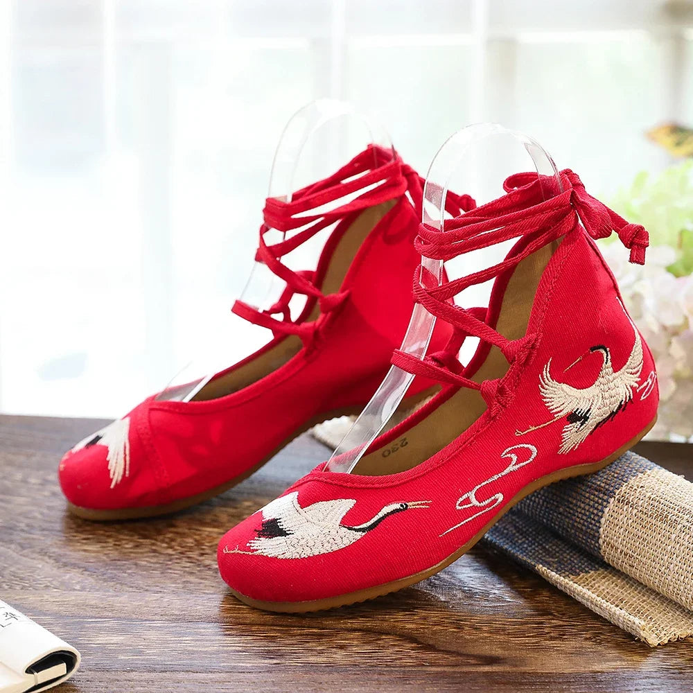 New Chinese Style Tradition Han Fu Shoes For Women Oriental Elegant Fairy Crane Embroidered Lace Up Flat Shoes Stage Show Shoes