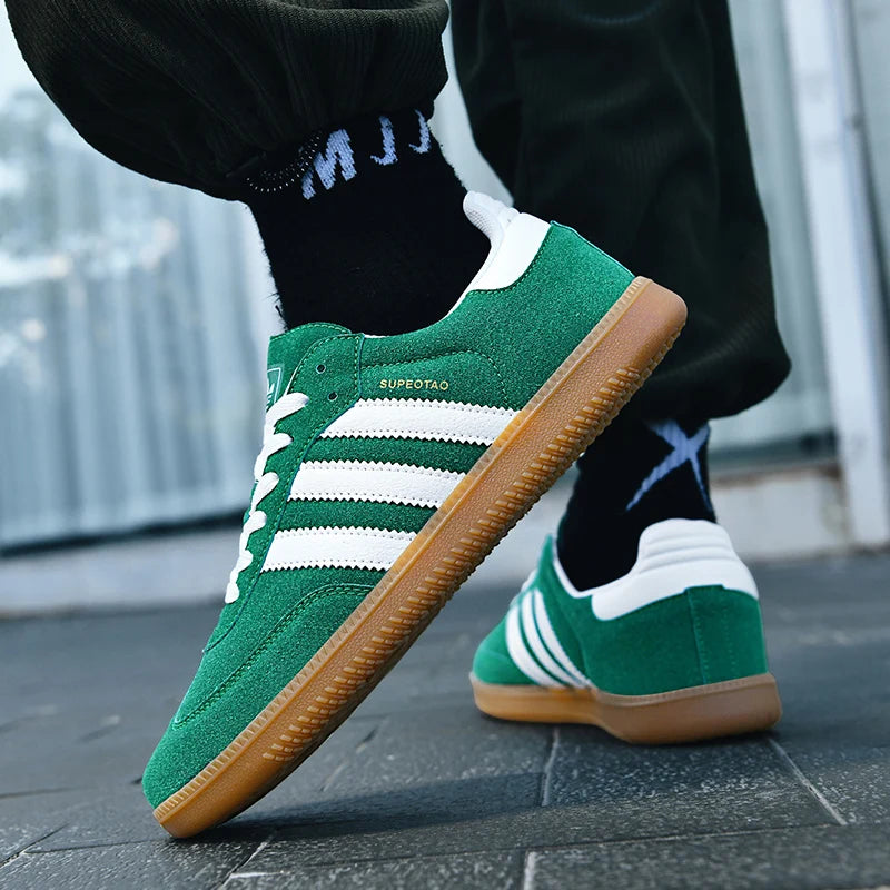 Classic retro red anti slip comfortable low cut men's and women's board shoes casual sports shoes