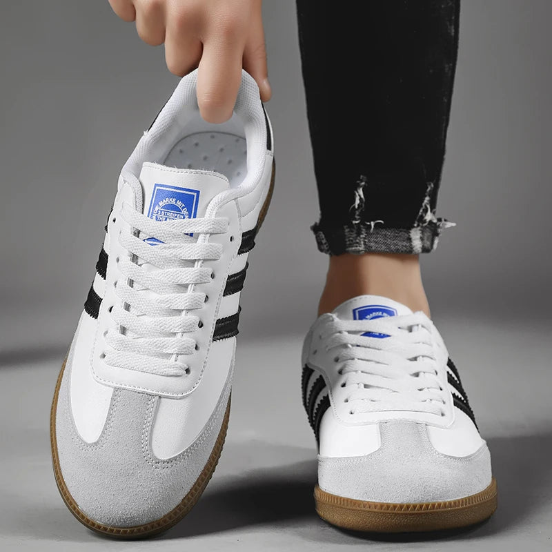 2025 New autumn three-bar training shoes men's retro low-top casual board shoes women's student anti-slip sports shoes