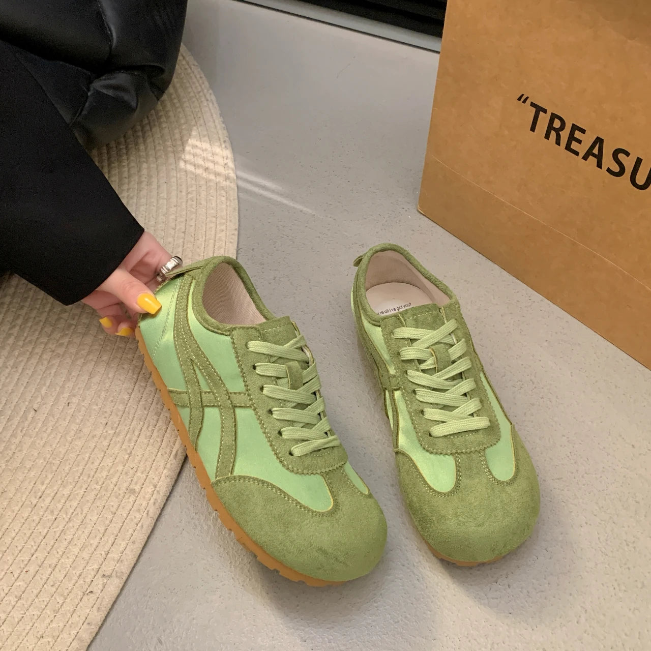Women Sneakers Fashion Casual Flat Vulcanize Shoes Ladies Outdoor Walking Sneakers Women Comfortable Classical Designer Shoes