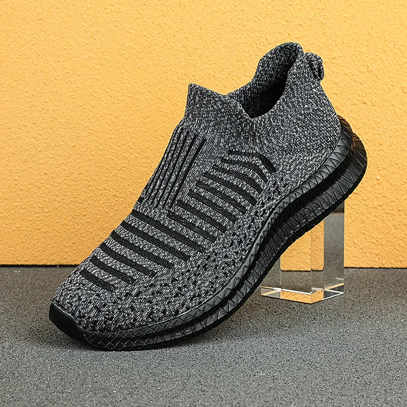 2025 Breathable Men Casual Shoes Lightweight Outdoor Male Walking Shoes Anti-slip Men's Sneakers Slip on Flats Vulcanized Shoes