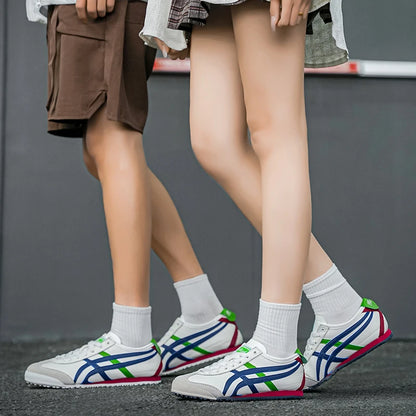 Couples casual shoes four season new soft-sole non-slip outdoor walking shoes unisex flat shoes fashion men's sports board shoes