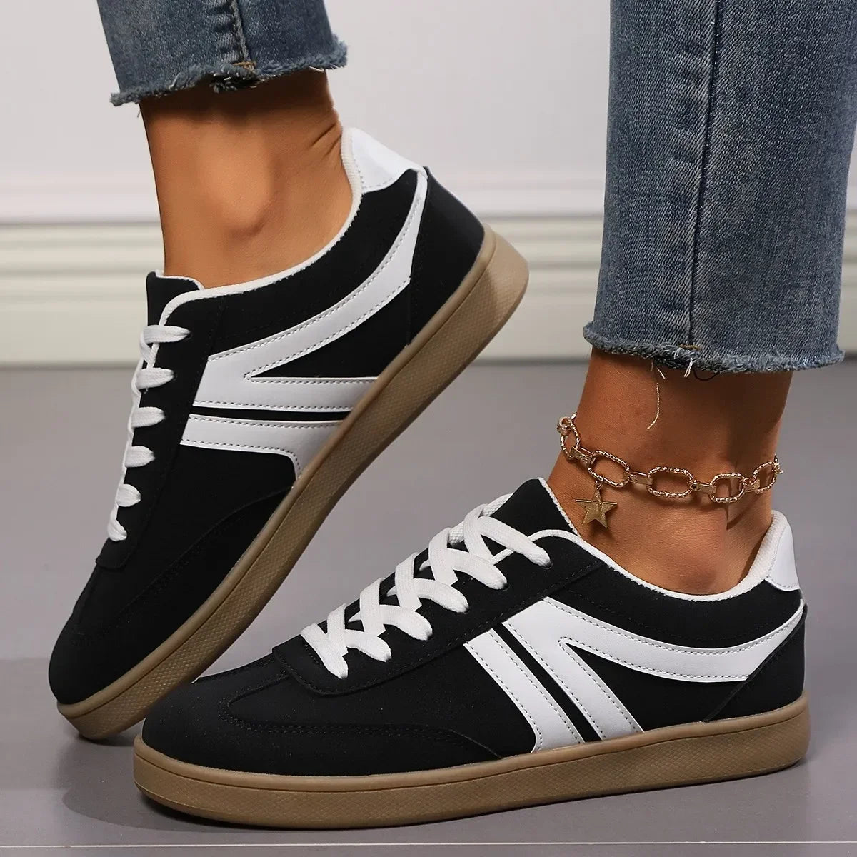 Women Sneakers 2024 Autumn New Luxury Flat Loafers Comfortable Lace-up Soft Female Sneakers Lightweight Outdoor Shoes for Women