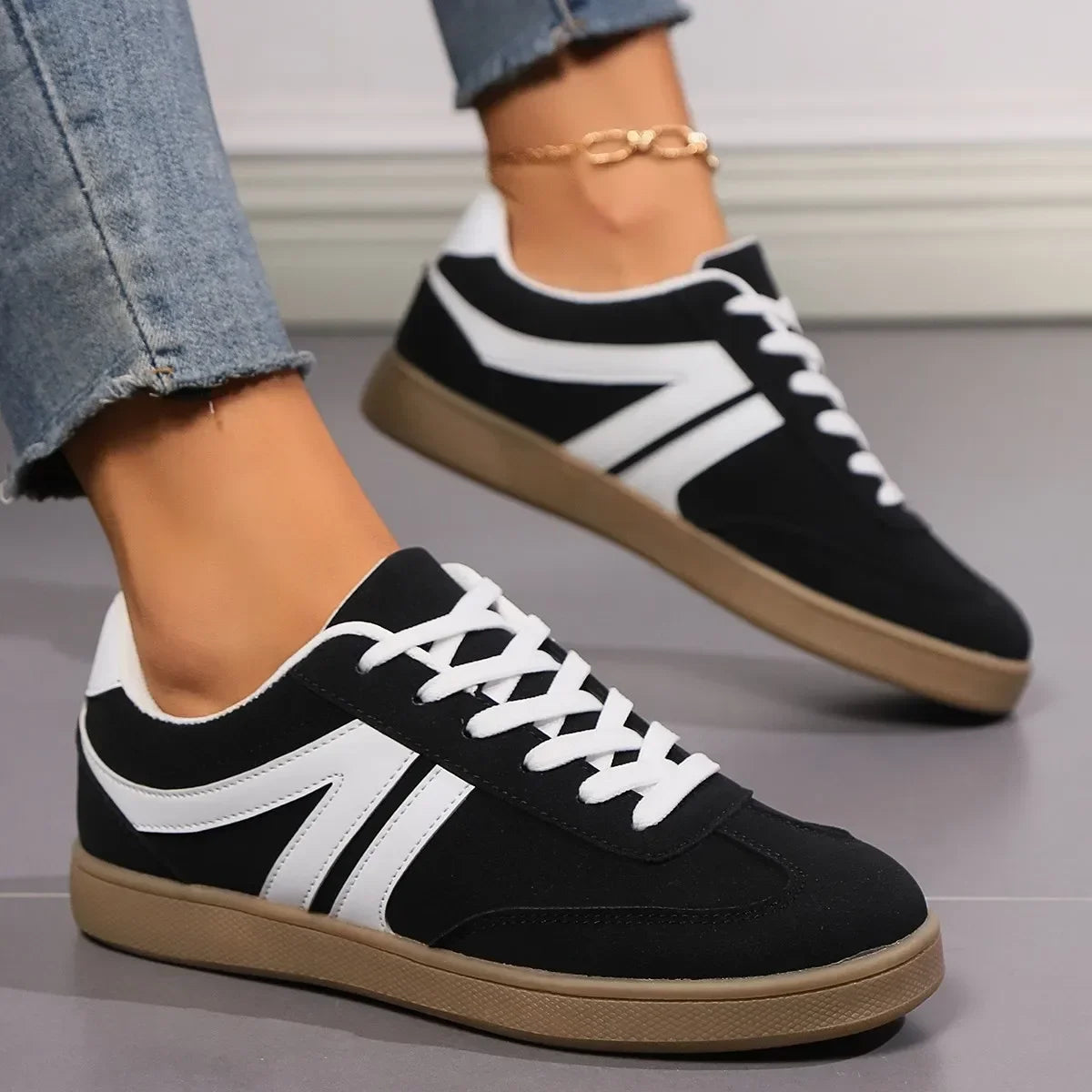 Women Sneakers 2024 Autumn New Luxury Flat Loafers Comfortable Lace-up Soft Female Sneakers Lightweight Outdoor Shoes for Women