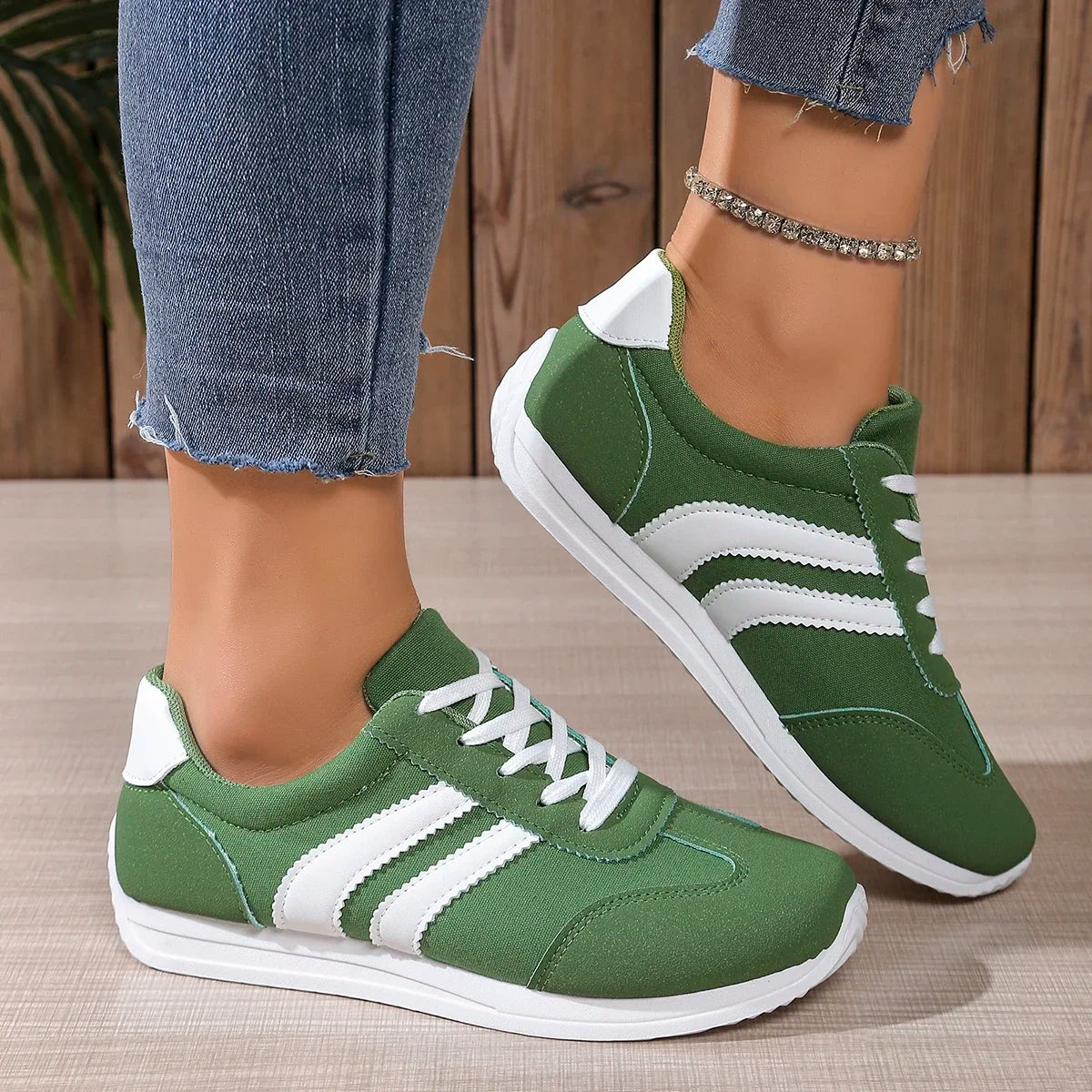 Outdoor Casual Flat Shoes Women Fashion Low-Top Sneakers Comfortable Anti-Slip Walking Shoes