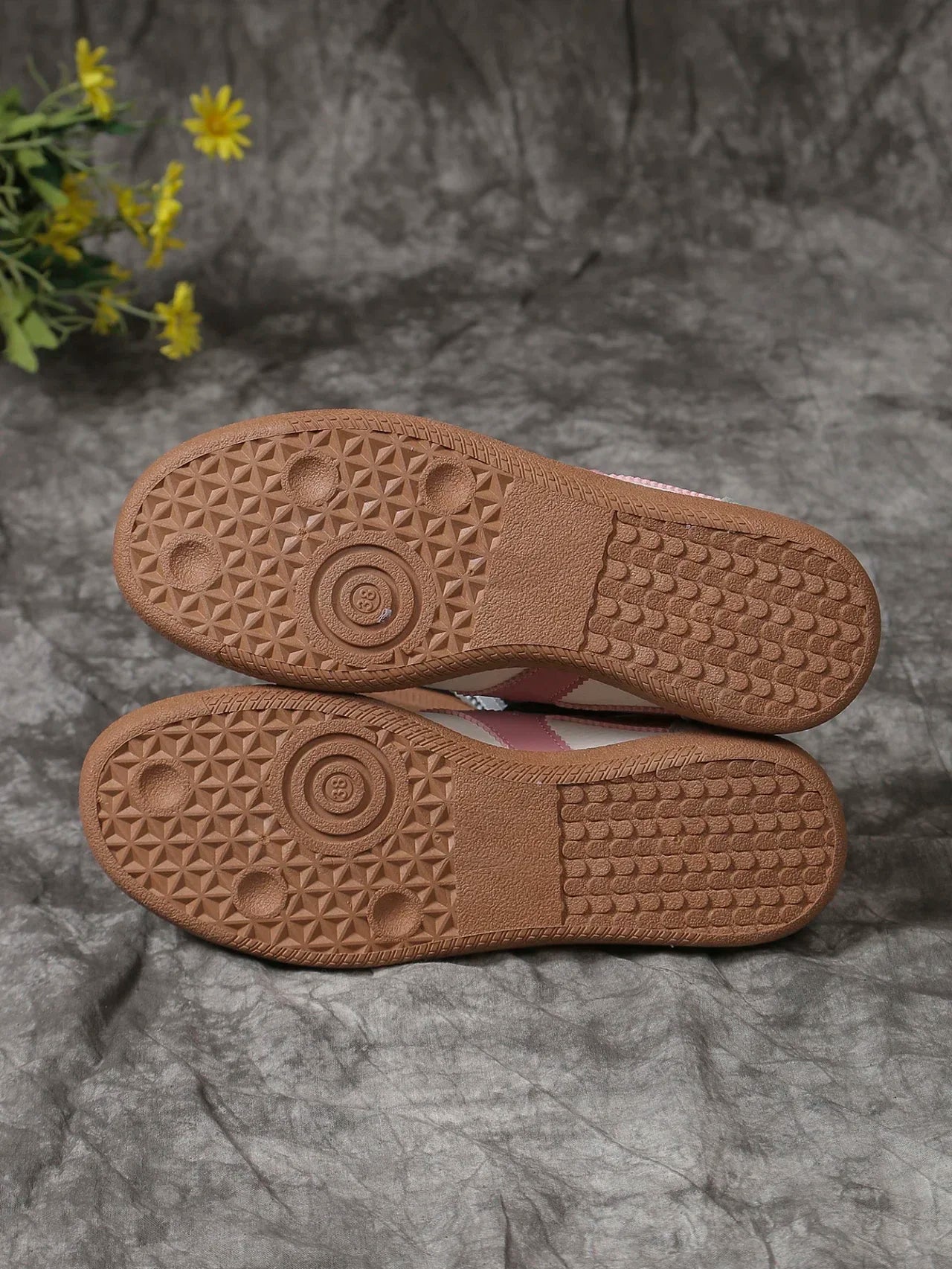 2025 New Pink Ladies Leisure and Comfortable Shoes in Spring Autumn Soft-soled Leather Fashion Shoe Sports Shoes Women Sneakers